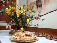 Fotografia: Wielkanocne mazurki i stroik z pisankami